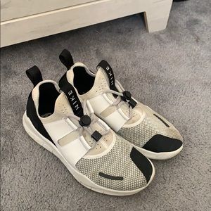 Nike Free Tennis Shoes Size 8.5